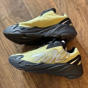 Adidas YZY 700 mnvn men’s 8